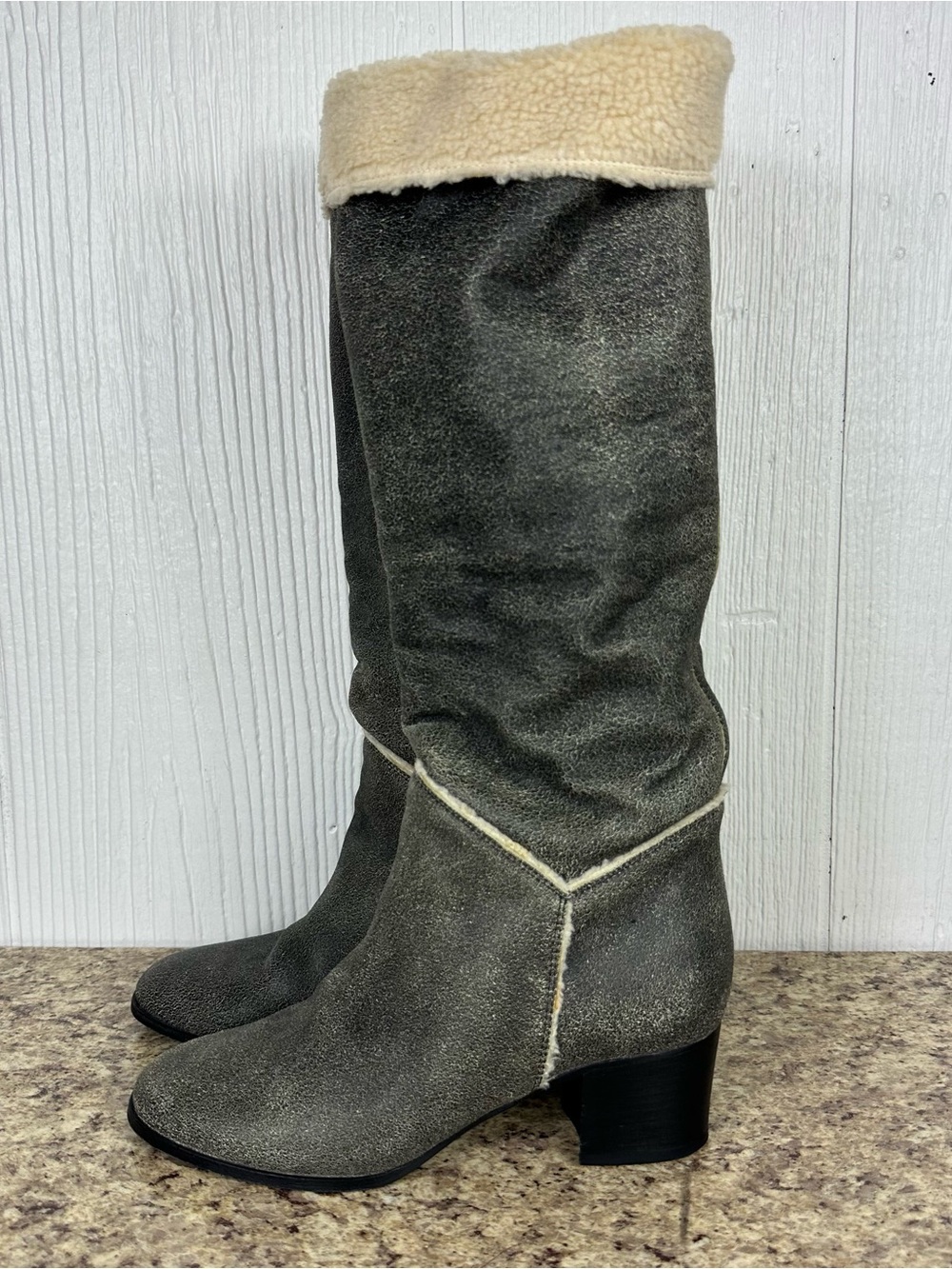 CHANEL Shearling Boots
Grey Distressed Leather 37.5 - Picture 12 of 15